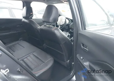 2019 Nissan Kicks Sr z USA, uszkodzony, nr VIN 3N1CP5CU5KL499844